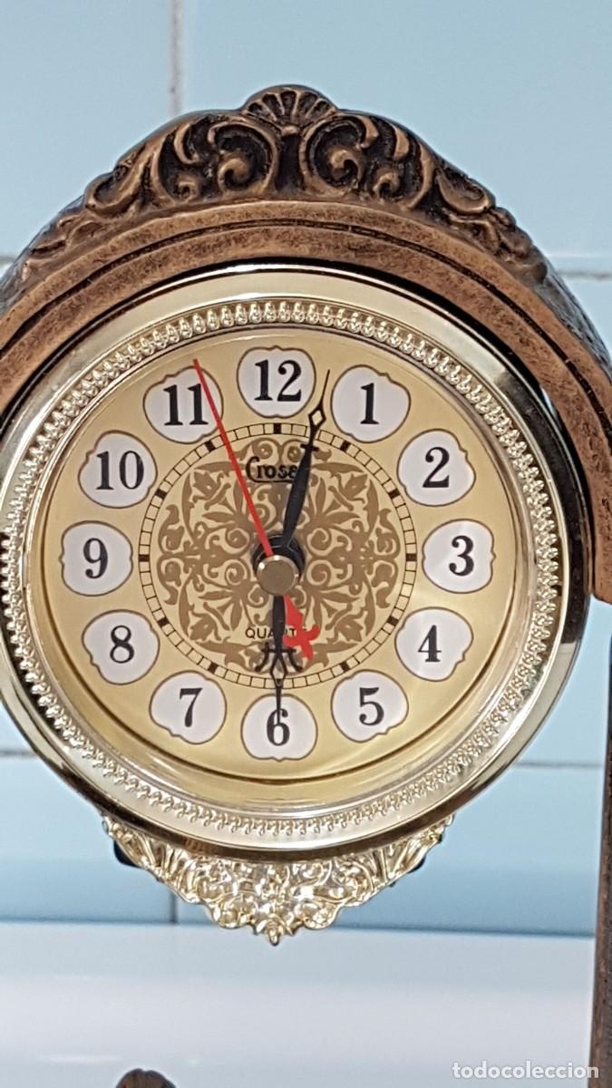 Vintage: RELOJ DE RESINA DORADO FUNCIONANDO - Foto 4