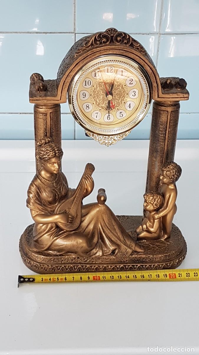 Vintage: RELOJ DE RESINA DORADO FUNCIONANDO - Foto 9
