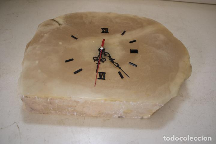 Vintage: reloj quartz de alabastro - Foto 3