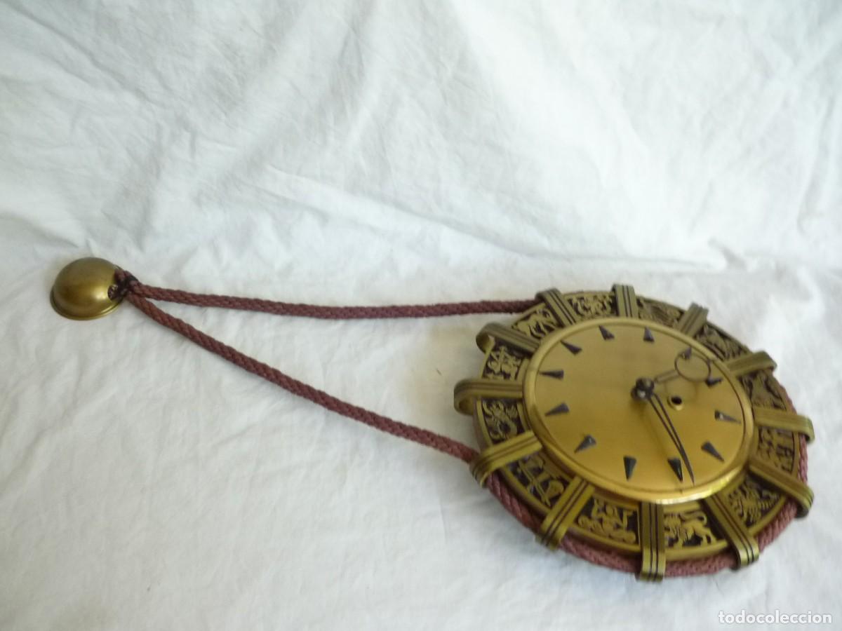 Vintage: Reloj de bronce de pared hor&oacute;scopos - Foto 2