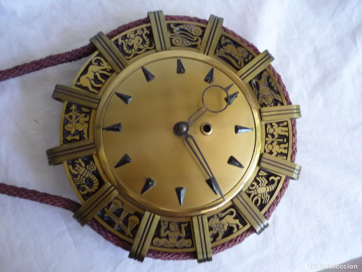Vintage: Reloj de bronce de pared hor&oacute;scopos - Foto 3