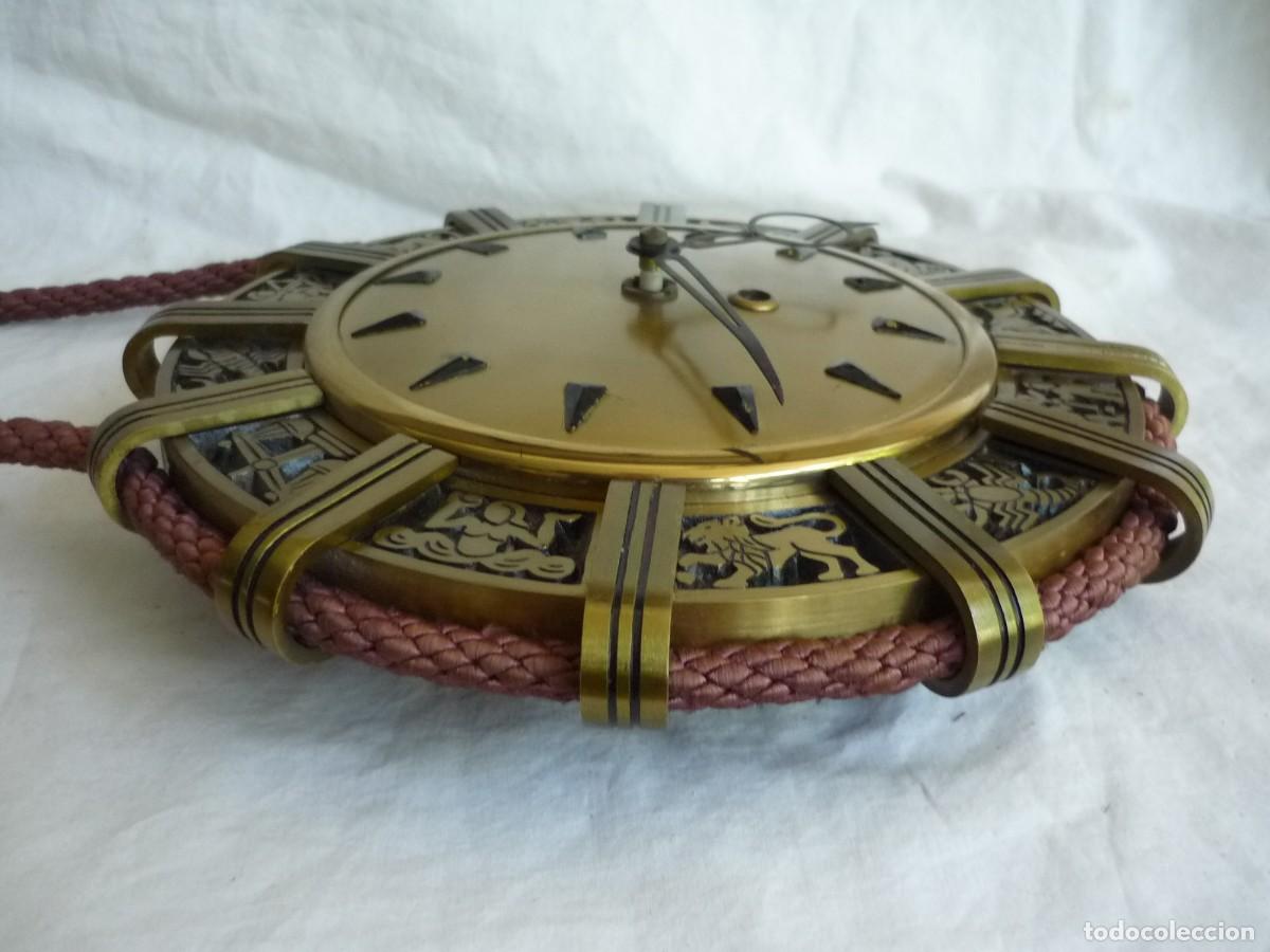 Vintage: Reloj de bronce de pared hor&oacute;scopos - Foto 4