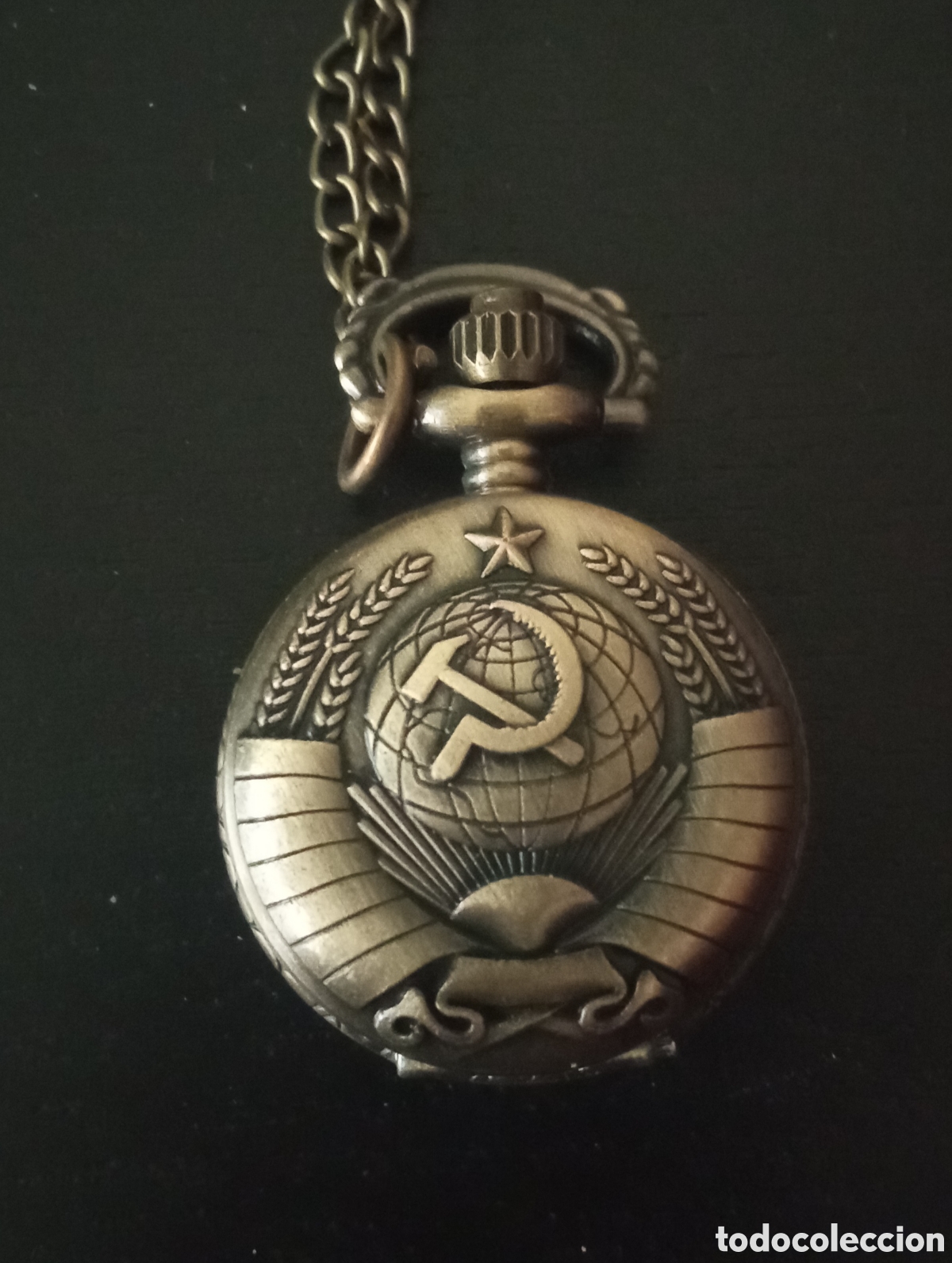 Vintage: PEQUE&Ntilde;O RELOJ RUSO.ANTIGUO EMBLEMA UNION SOVI&Eacute;TICA EN RELIEVE. CCCP.