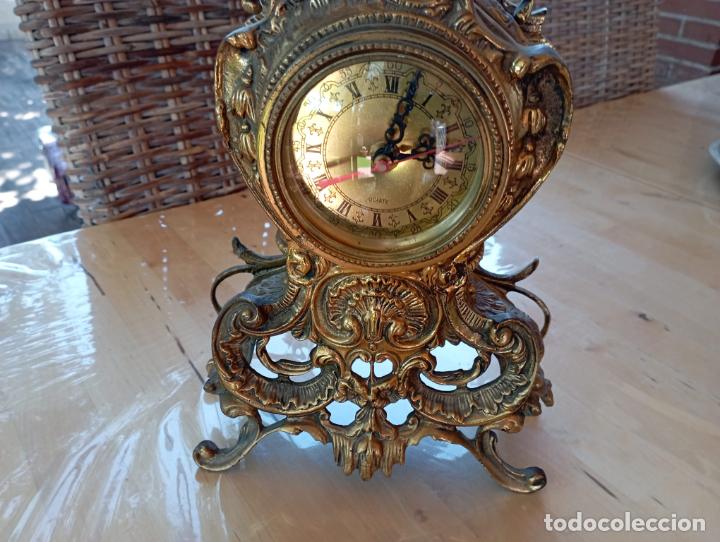 Vintage: Reloj de sobremesa de bronce. Funciona a pilas. - Foto 4