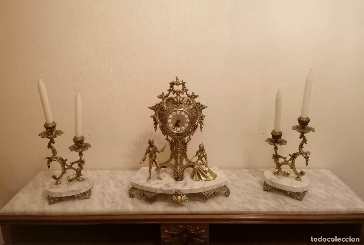 Vintage: Reloj y candelabros de bronce - Foto 1