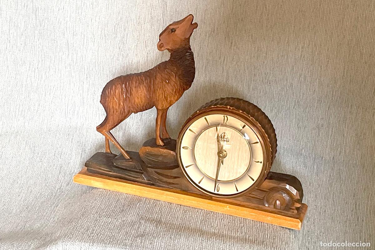 Vintage: Reloj de chimenea con talla de ciervo. - Foto 1
