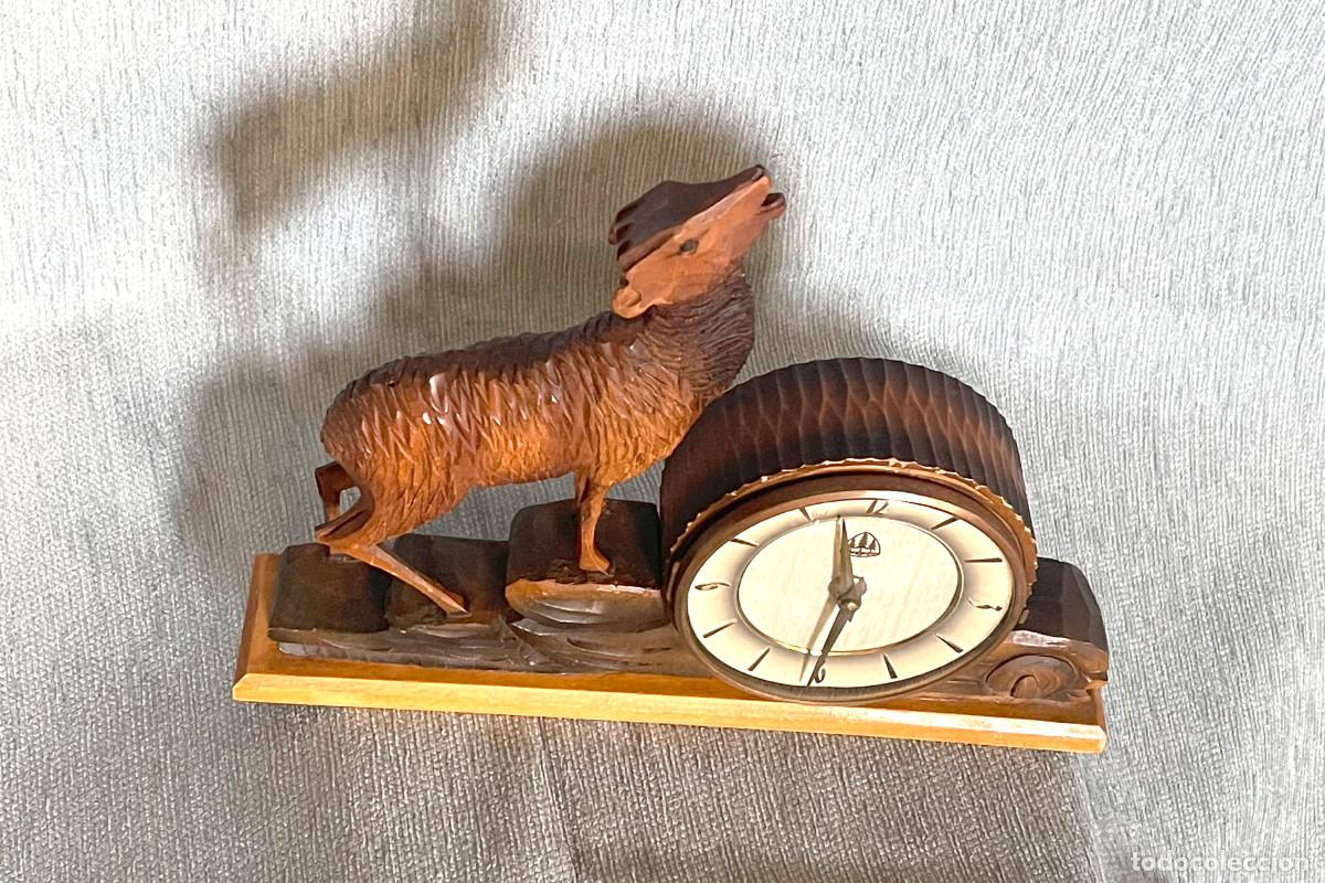 Vintage: Reloj de chimenea con talla de ciervo. - Foto 2