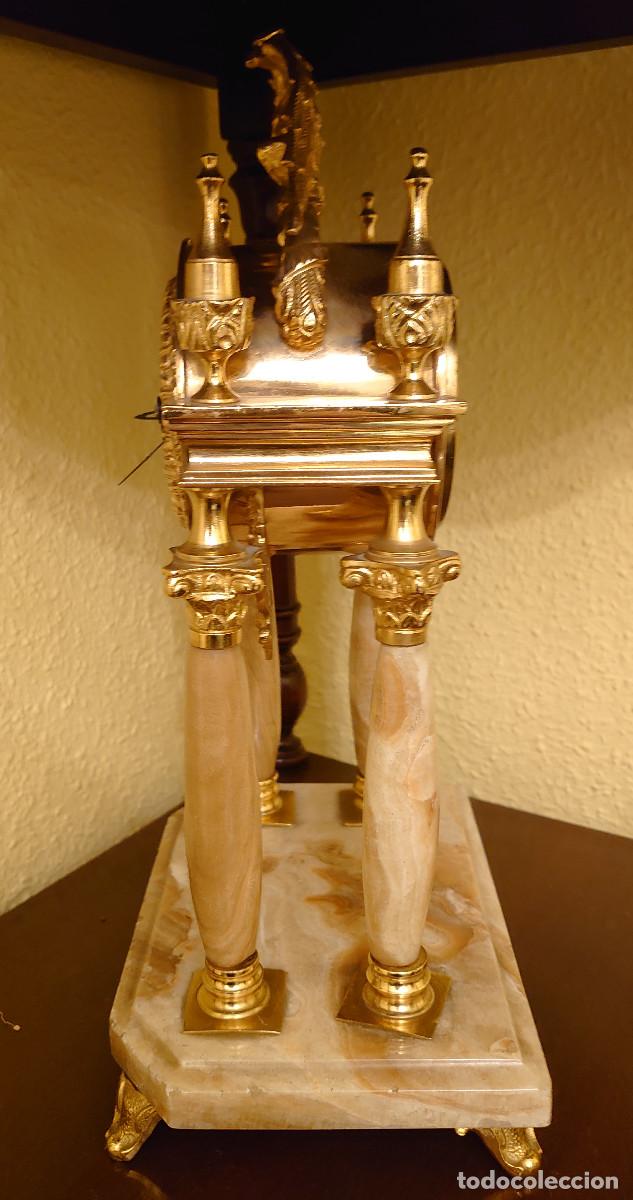 Vintage: Reloj de mesa de m&aacute;rmol y bronce. - Foto 4