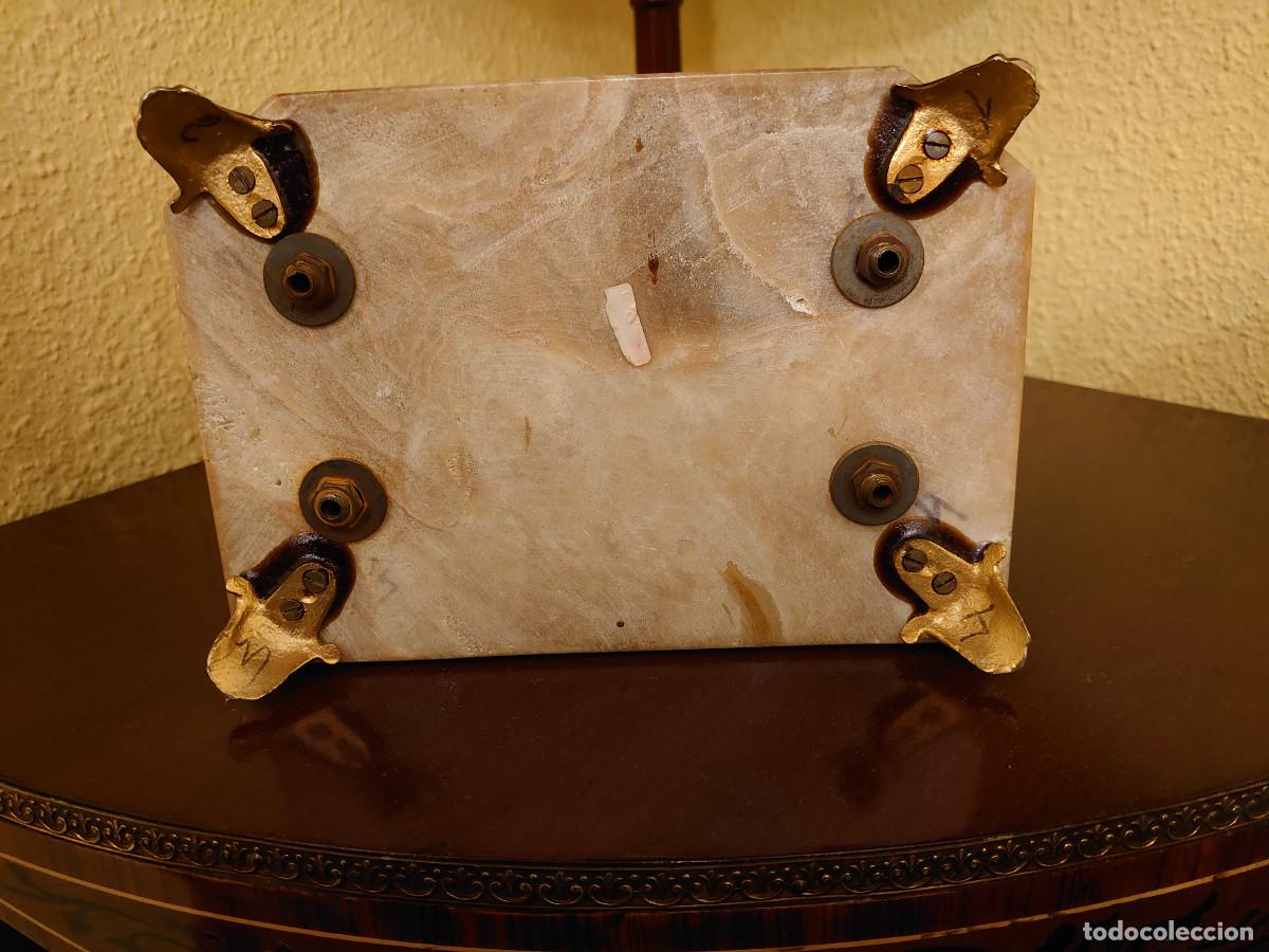 Vintage: Reloj de mesa de m&aacute;rmol y bronce. - Foto 5
