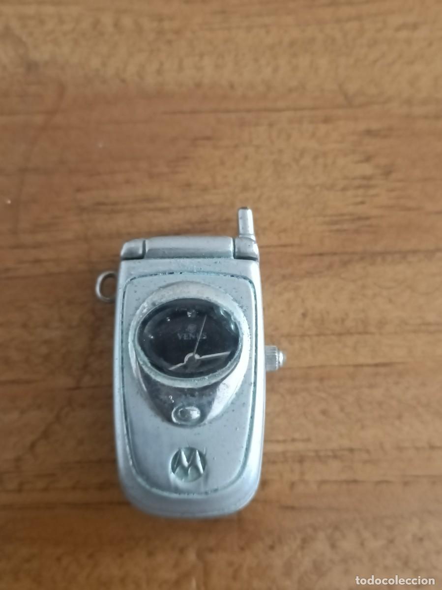 Vintage: Reloj forma m&oacute;vil Motorola funcionando - Foto 1