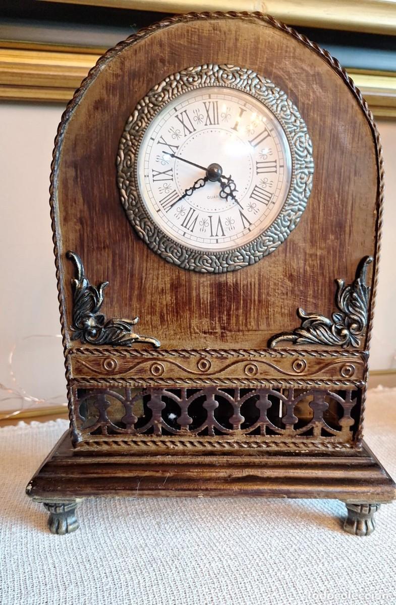 Vintage: Reloj de Sobremesa Madera y Lat&oacute;n - Foto 1