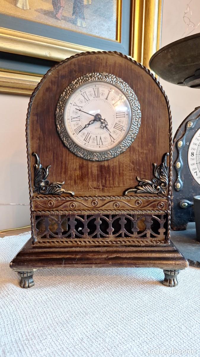 Vintage: Reloj de Sobremesa Madera y Lat&oacute;n - Foto 2