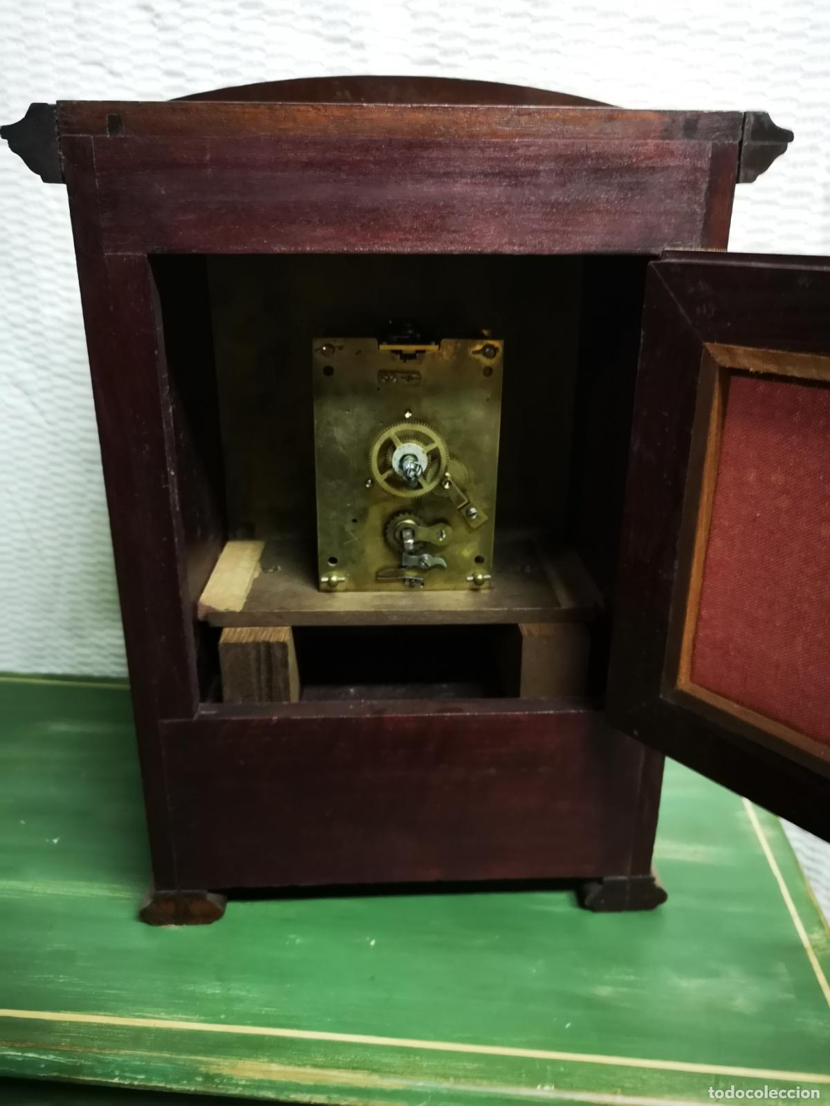 Vintage: Antiguo reloj de mesa de madera de caoba - Foto 3