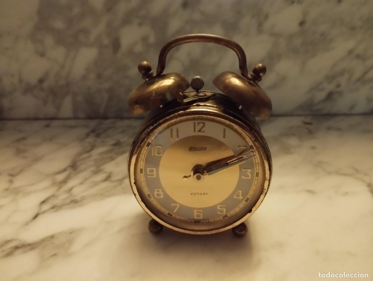Vintage: O80. Reloj de mesilla dorado - Foto 1