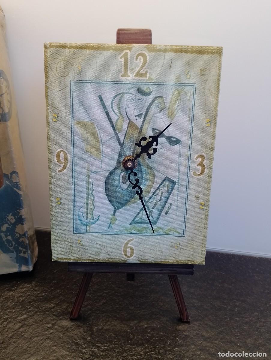 Vintage: Reloj de madera pintado con caballete. - Foto 3