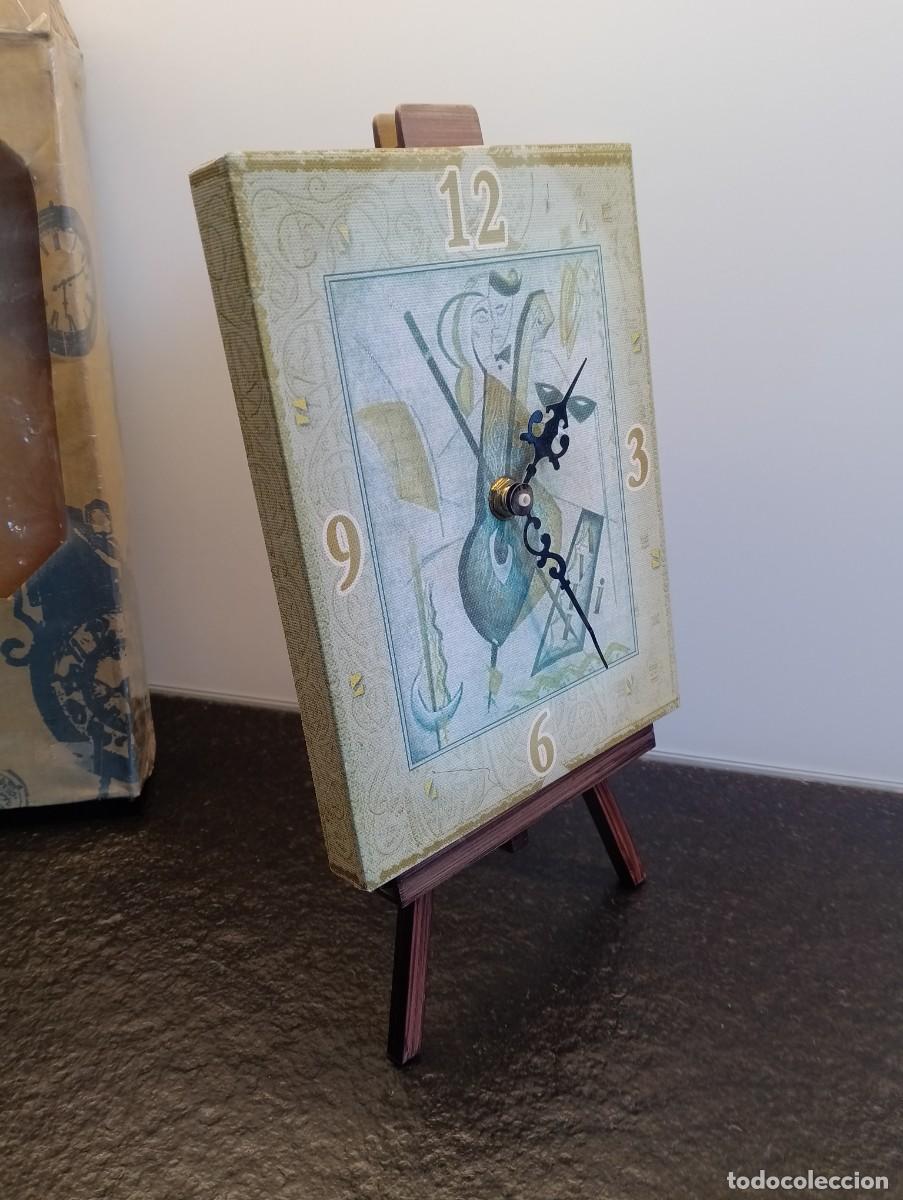 Vintage: Reloj de madera pintado con caballete. - Foto 5