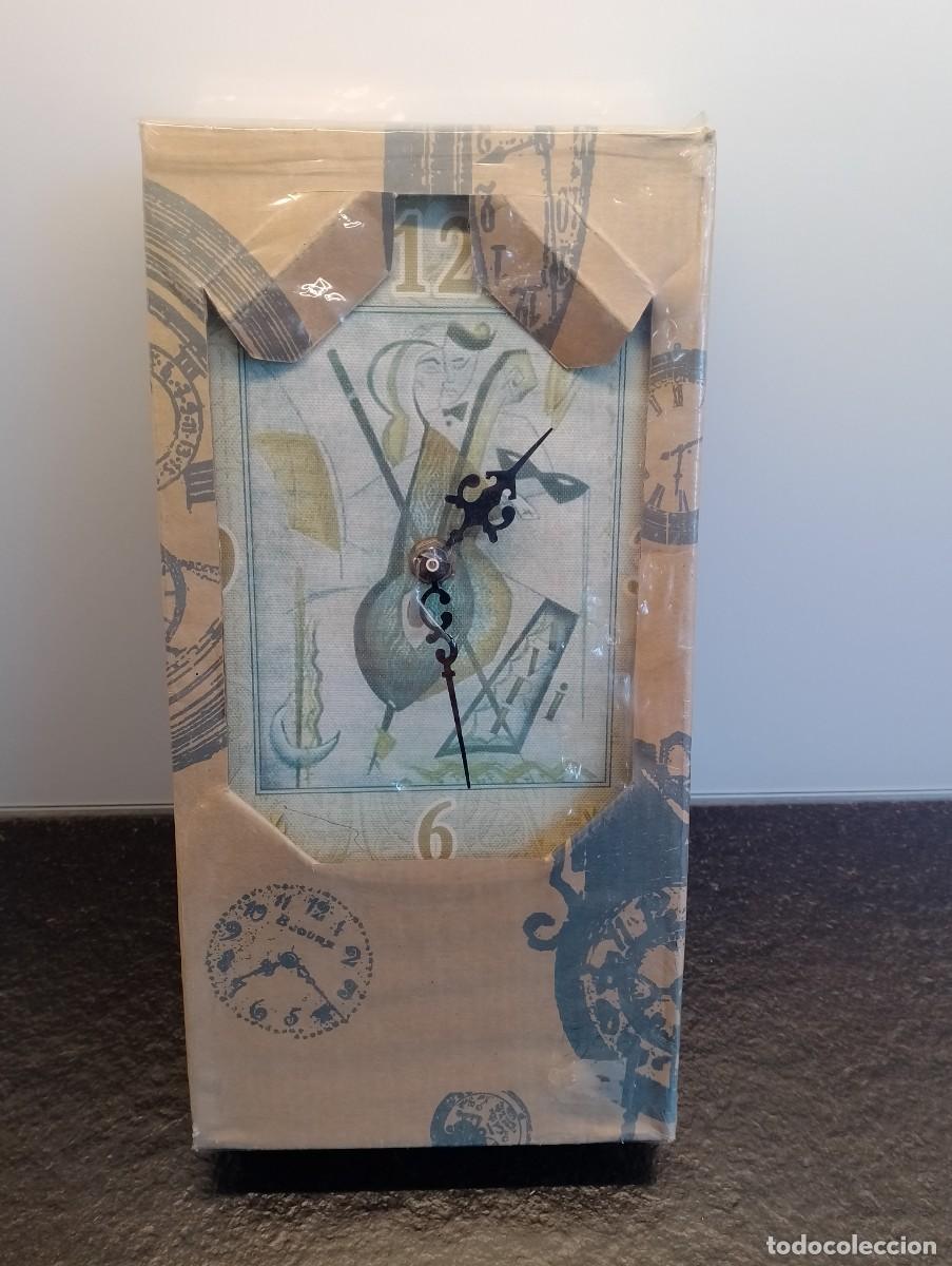Vintage: Reloj de madera pintado con caballete. - Foto 7