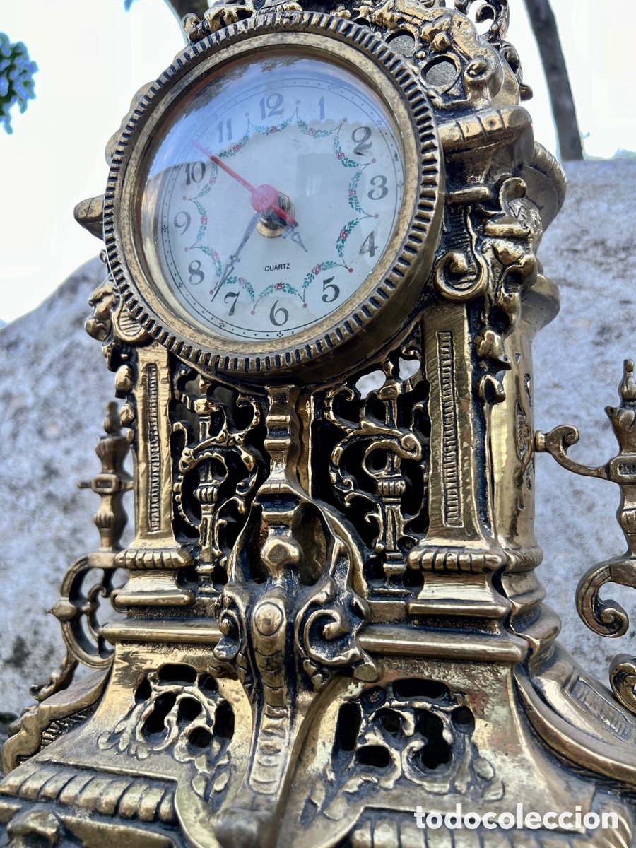 Vintage: Reloj de mesa de lat&oacute;n. - Foto 2