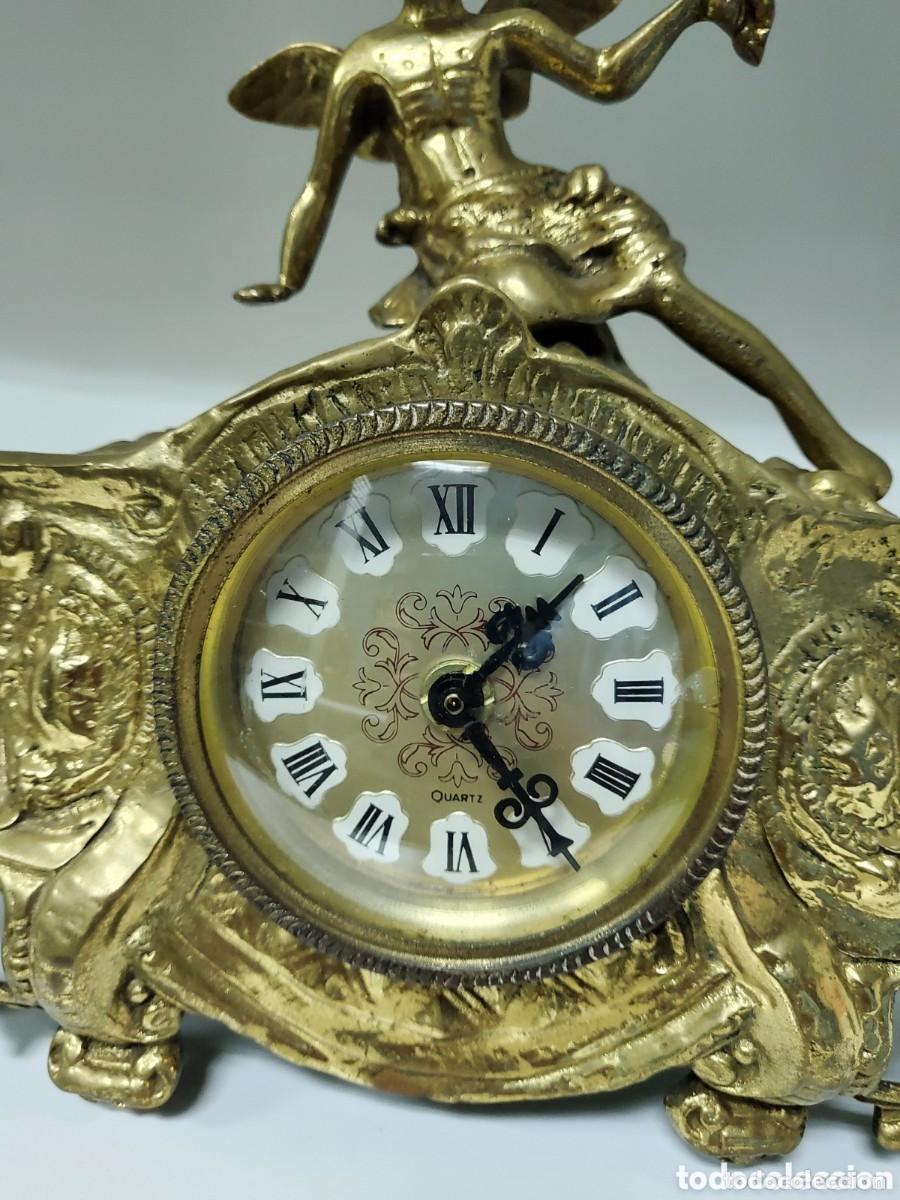 Vintage: RELOJ ANTIGUO DE BRONCE CON ANGEL - Foto 2