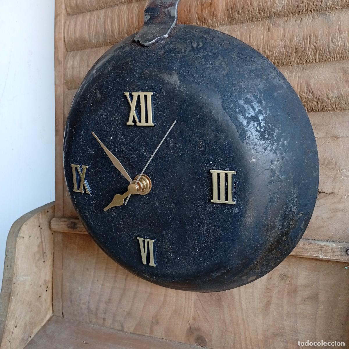 Vintage: RELOJ DE PARED MURAL SOBRE TABLA DE LAVAR - Foto 2