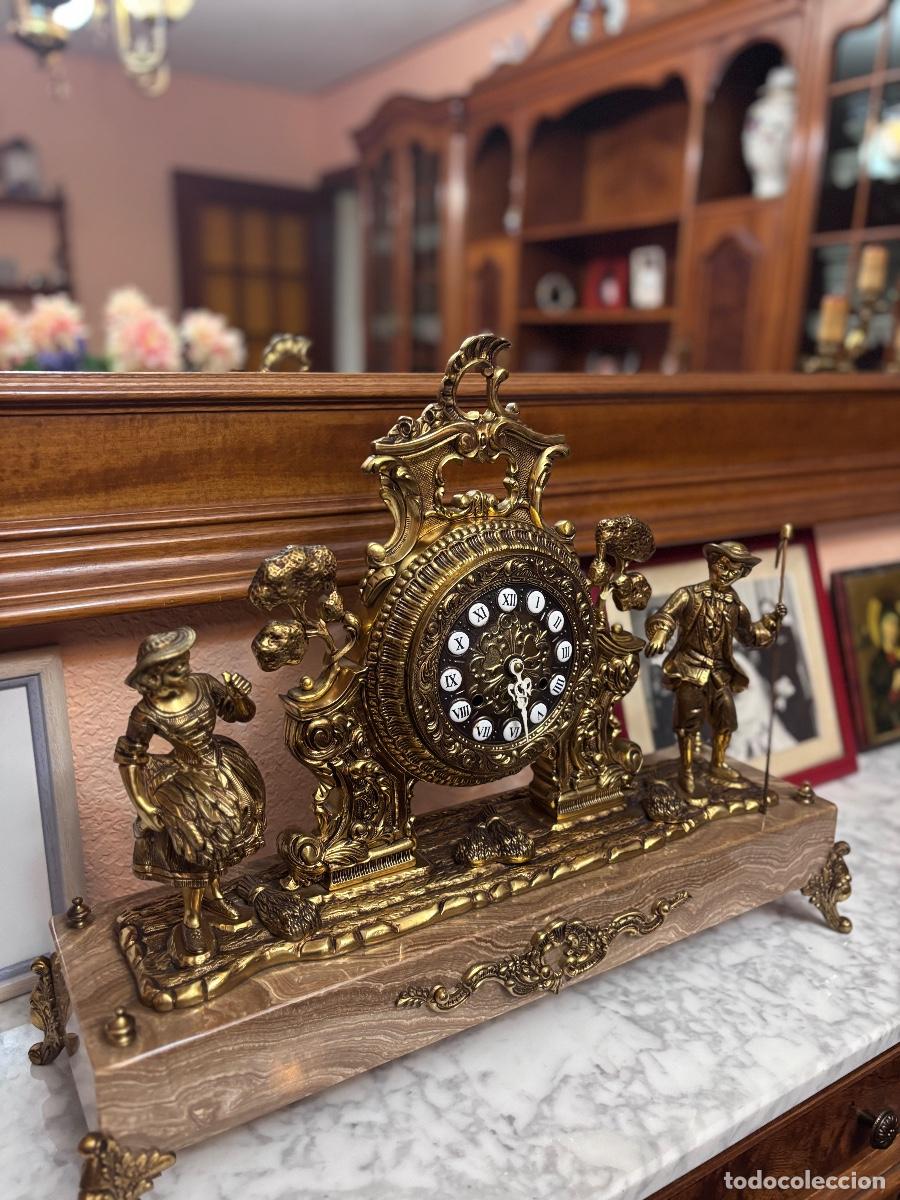 Vintage: Reloj y candelabros de bronce - Foto 1