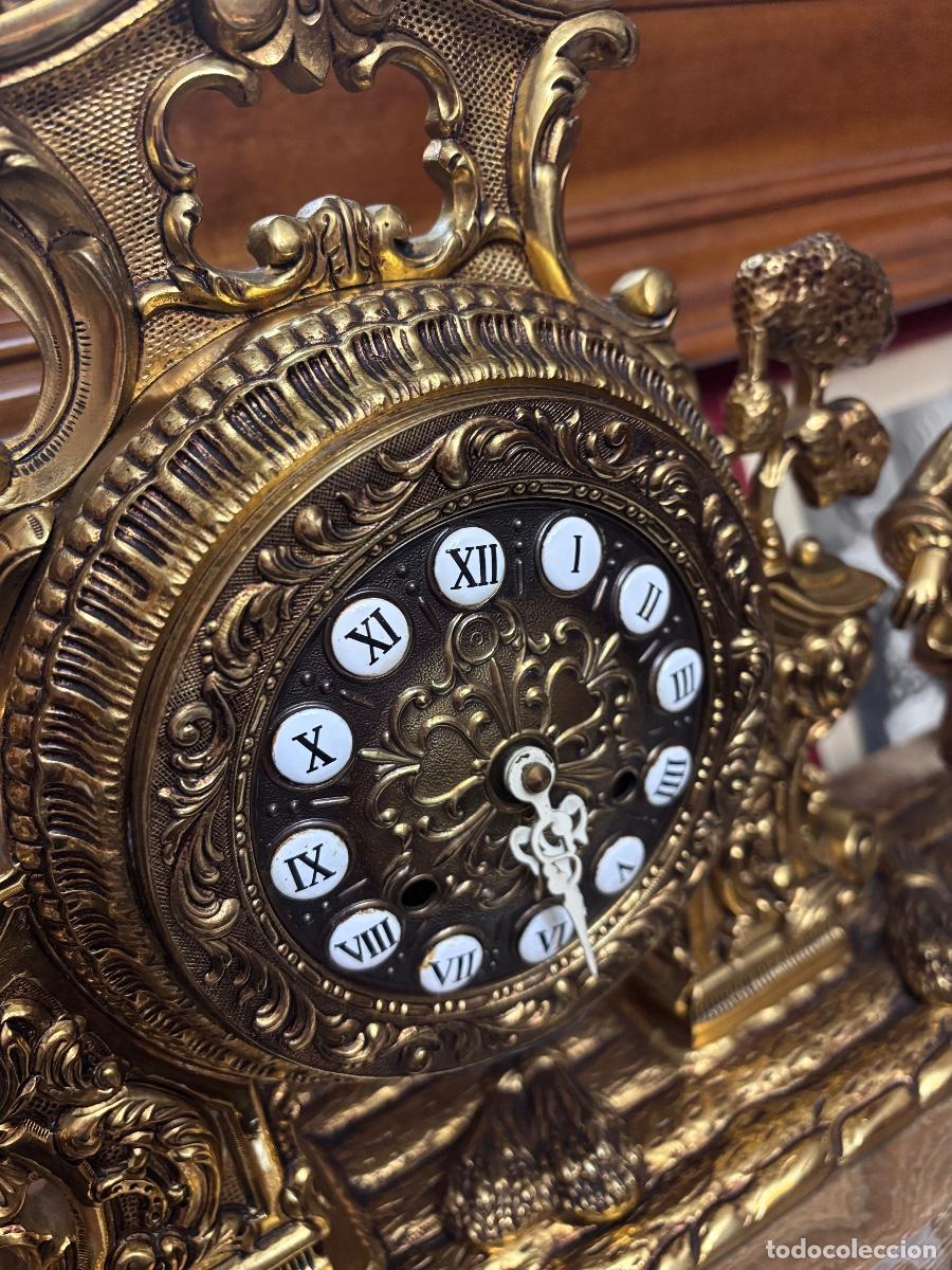 Vintage: Reloj y candelabros de bronce - Foto 2