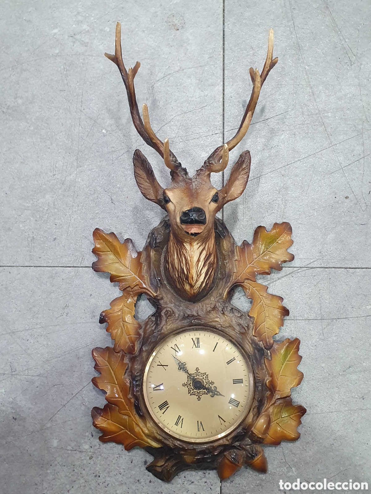 Vintage: Antiguo reloj a cuerda Erref. Con ciervo. Funcionando. (L98)