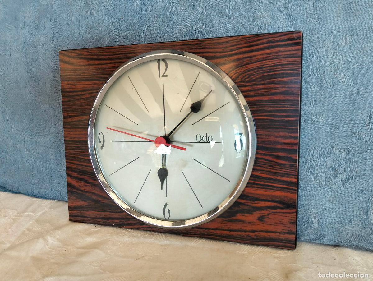 Vintage Watches: Reloj de pared decorativo vintage Odo a pilas mid century madera rectangular circular a&ntilde;os 60