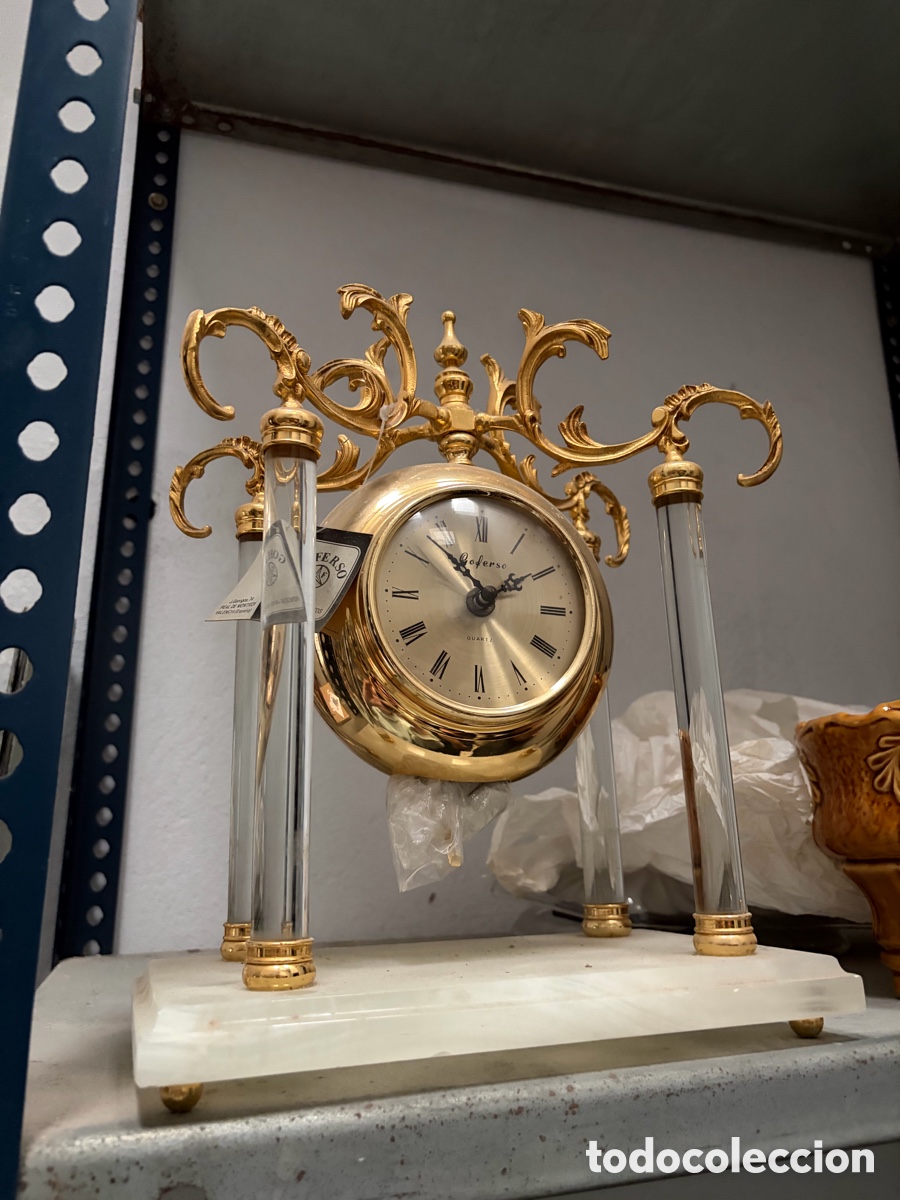 Vintage: Reloj de mesa dorado