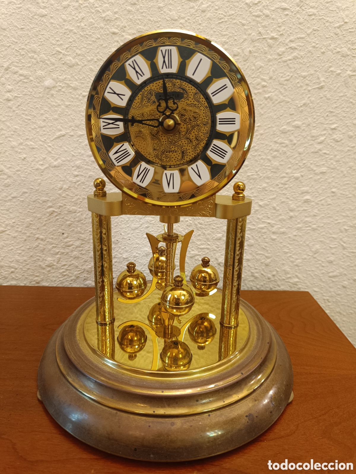 Vintage: Reloj Sobremesa Quartz con p&eacute;ndulo giratorio. - Foto 2