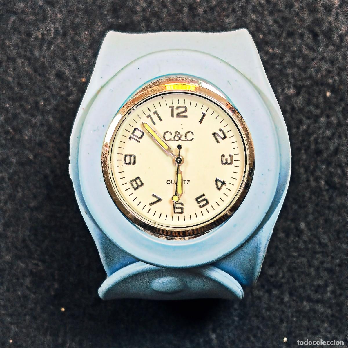 Vintage: RELOJ CON BRAZALETE CAUCHO AZUL CLARO. DESMONTABLE. MARCA G&C. QUARTZ