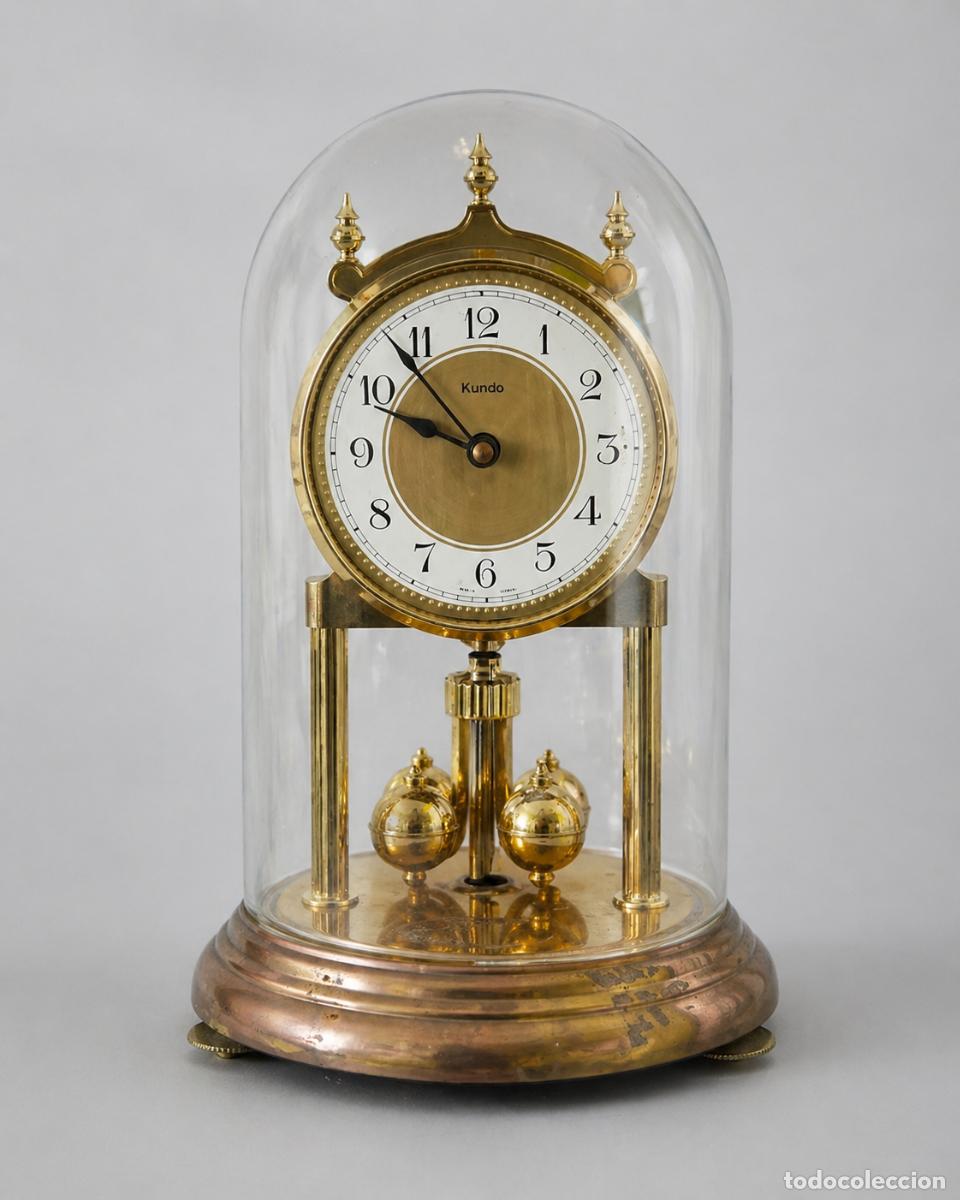 Vintage: Reloj Kundo anniversary de sobremesa con c&uacute;pula de cristal