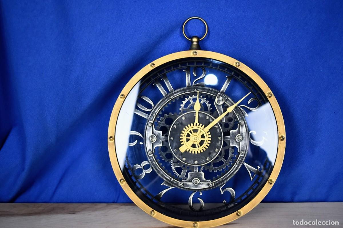 Vintage: Bonito reloj de pared Frances en pl&aacute;stico - Foto 1