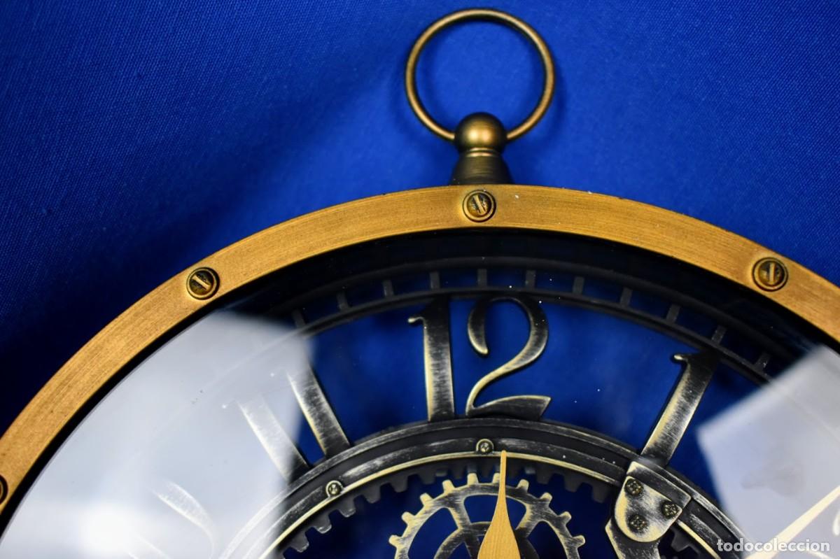 Vintage: Bonito reloj de pared Frances en pl&aacute;stico - Foto 3