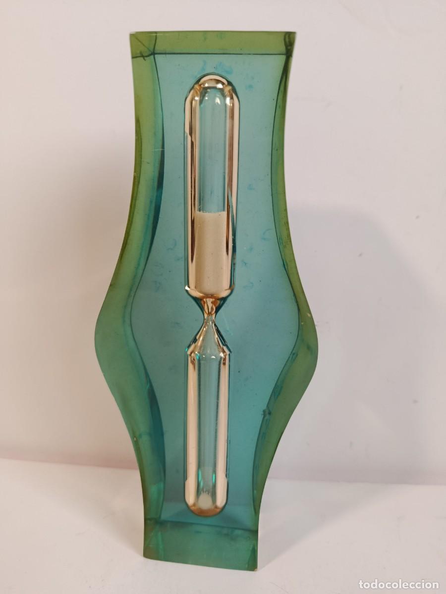 Vintage: RELOG DE ARENA EN METACRILATO VERDE Y CREMA