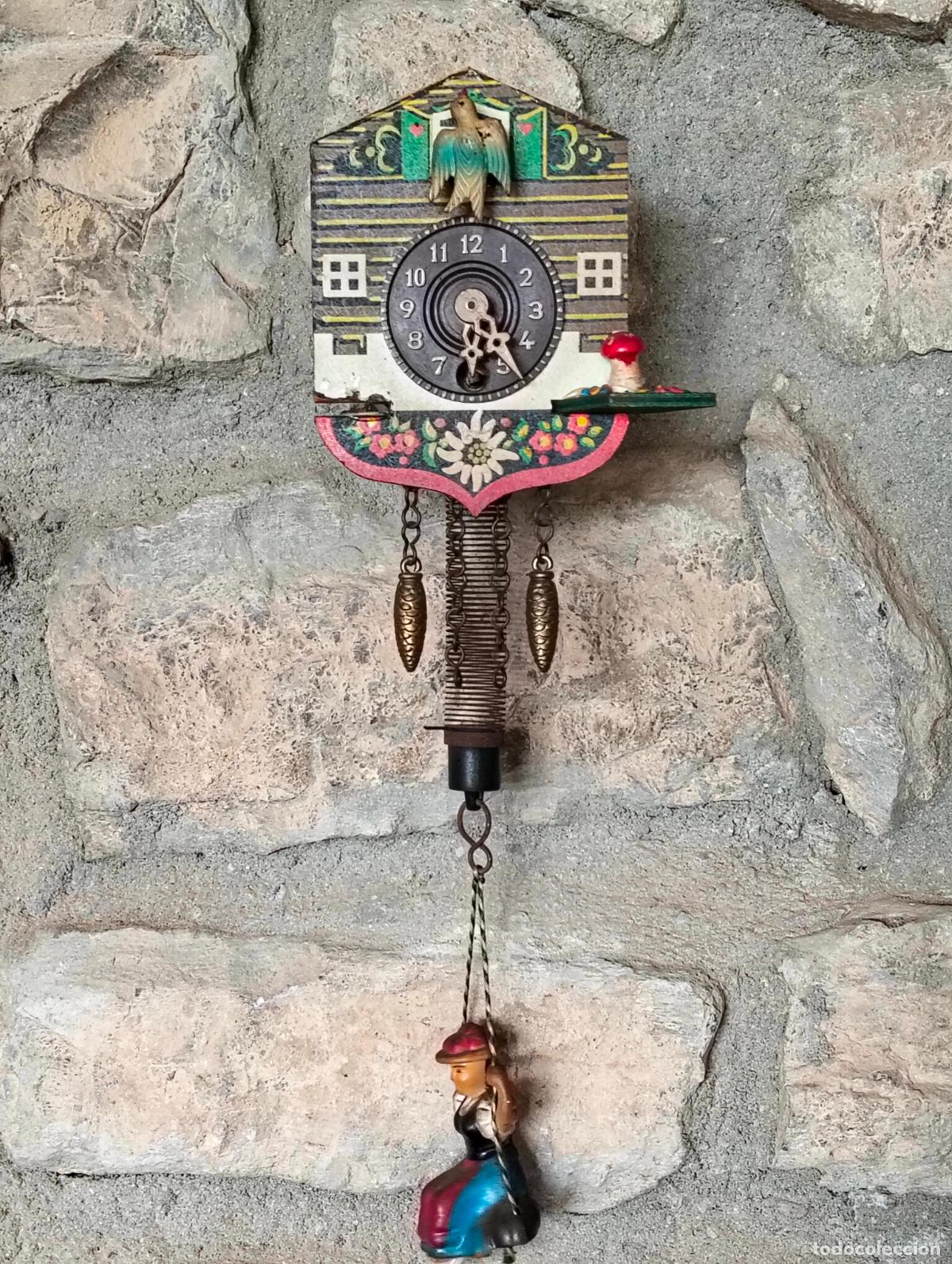 Vintage: Reloj decorativo vintage de pared cuc&uacute; cucut cuco pintado mujer en columpio selva negra peque&ntilde;o