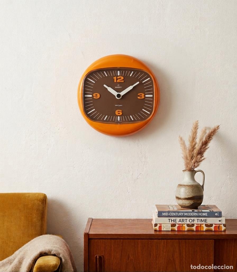 Vintage: Reloj de pared Space age Garant Nova Quartz. A&ntilde;os 70