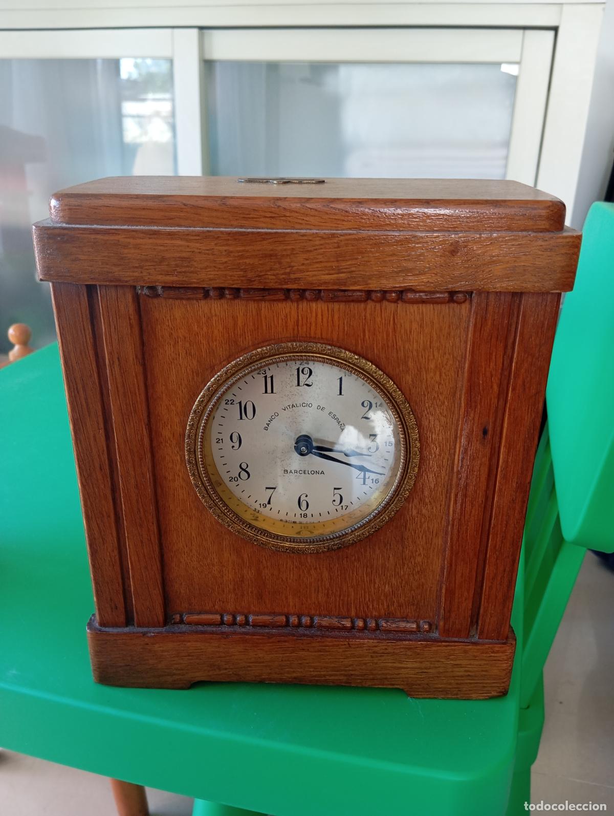 Vintage: Antiguo Reloj Hucha de madera Banco Vitalicio de Espa&ntilde;a &ndash; Barcelona