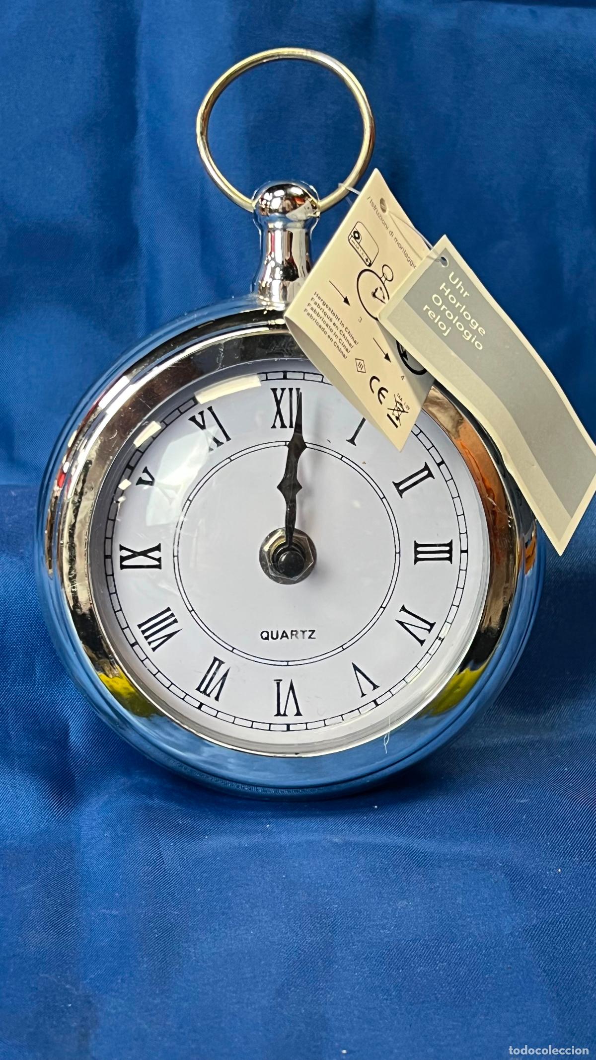Vintage: Reloj Despertador de Mesa Triangular Tipo Reloj de Bolsillo Gigante. Cromado Vintage Moderno