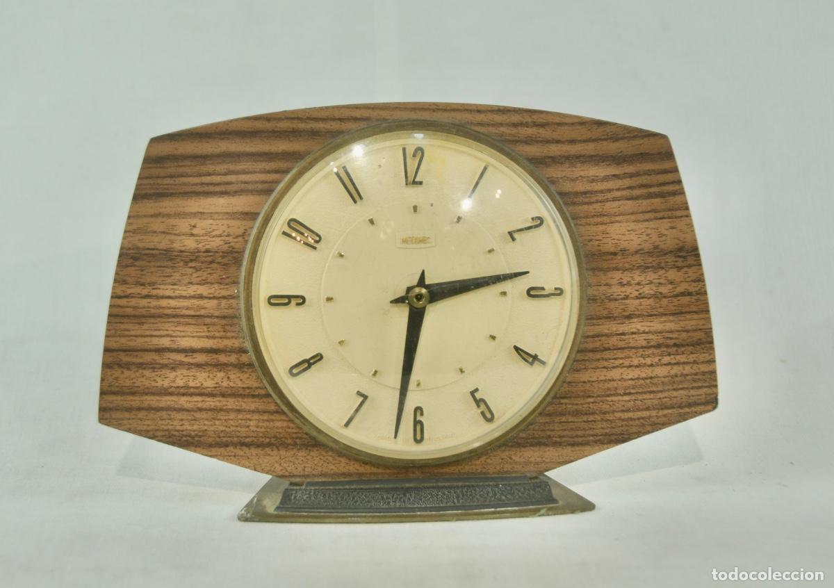Vintage Watches: Reloj de sobremesa formica imitaci&oacute;n madera