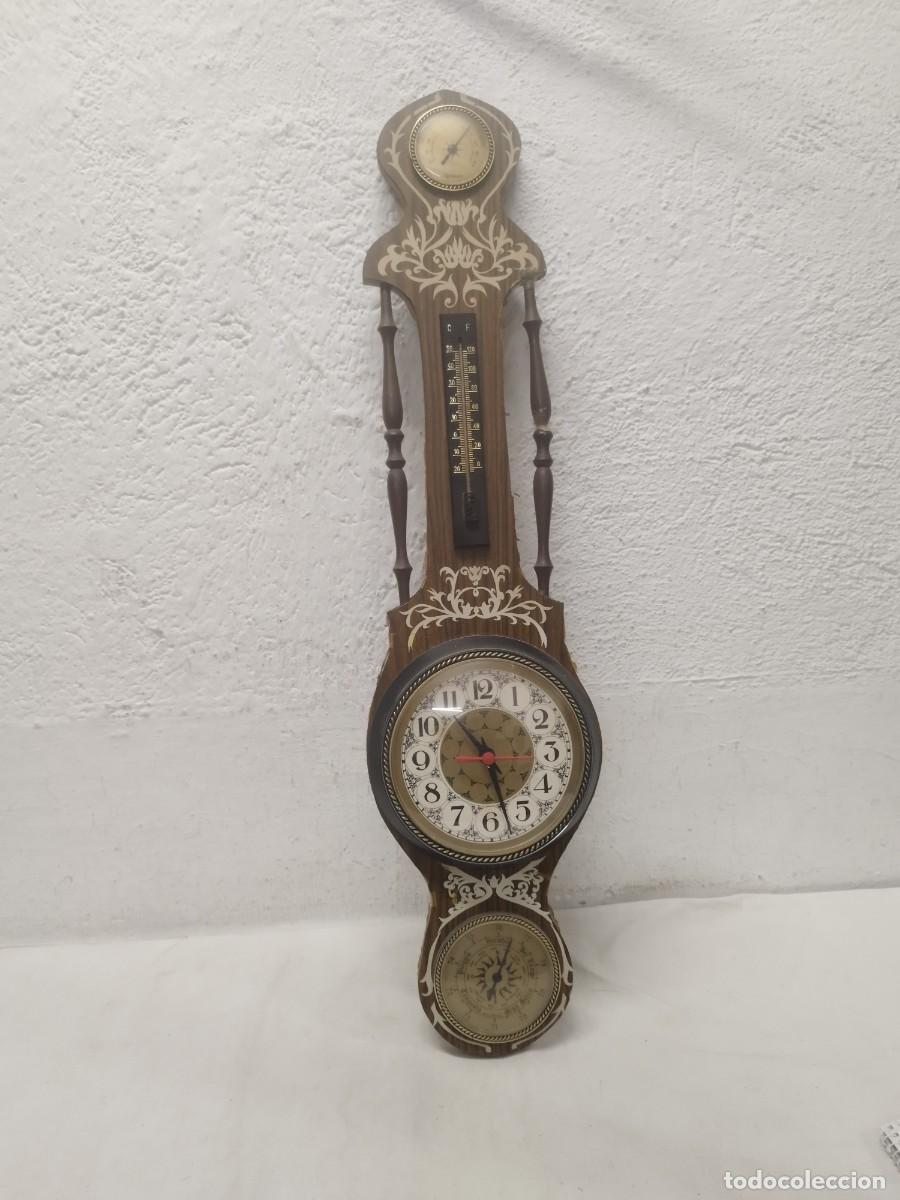 Vintage: Antiguo reloj de pared. Con term&oacute;metro, higr&oacute;metro. Funcionando a pilas.