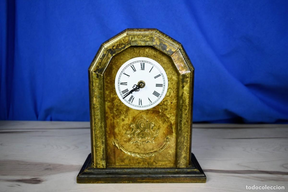 Vintage: Reloj de sobremesa en madera cobre