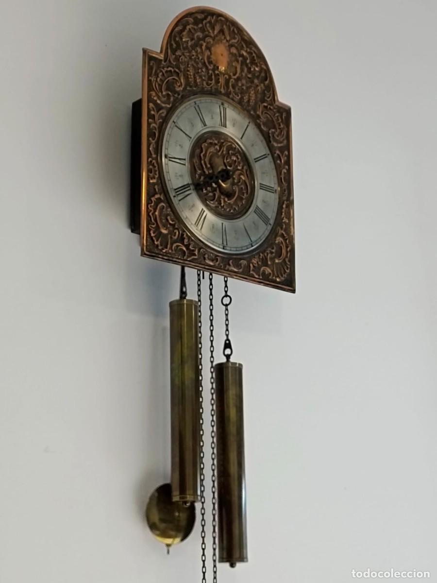 Vintage: Reloj de Pared Vintage Barroco &ndash; Cobre Repujado &ndash; Pesas y P&eacute;ndulo &ndash; Decoraci&oacute;n R&uacute;stica Cl&aacute;sica
