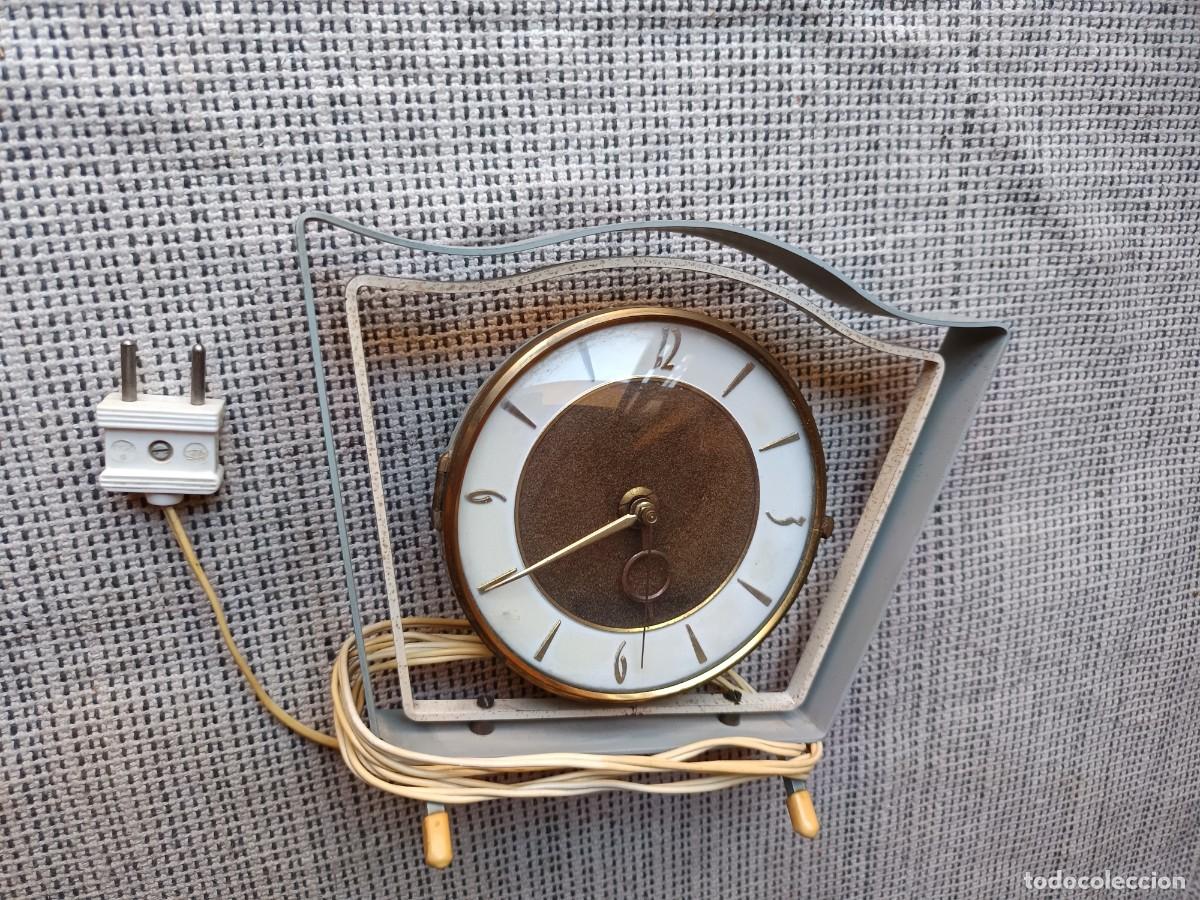 Vintage: Reloj el&eacute;ctrico antiguo junghans. Funciona.