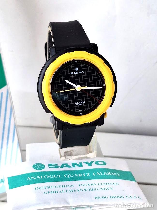 Vintage: Reloj Sanyo Anal&oacute;gico Alarma Vintage Negro/Amarillo