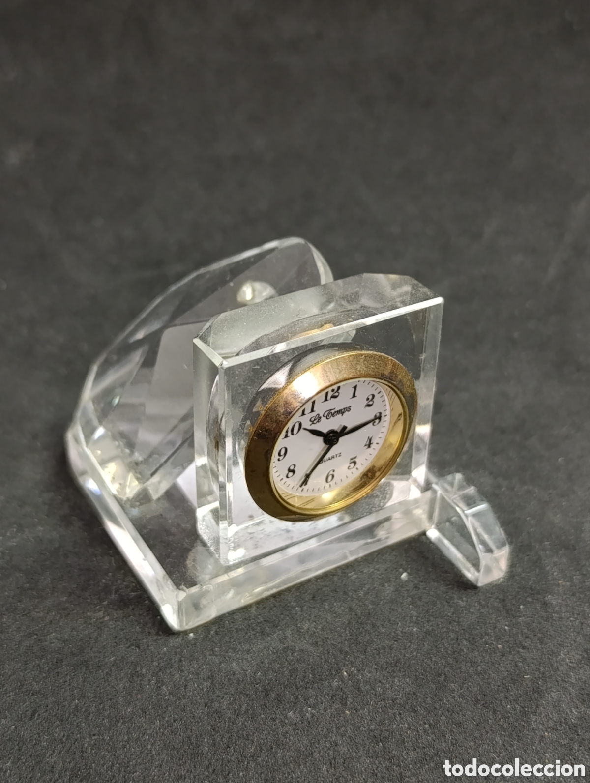 Vintage: RELOJ DE SOBREMESA SOBRE BASE DE METACRILATO. PIANO.
