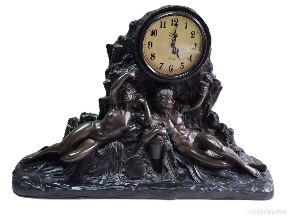 Vintage: RELOJ DE MESA CROSA VINTAGE - ESCULTURA PAREJA DESNUDA EFECO BRONCE 60X40 CM.