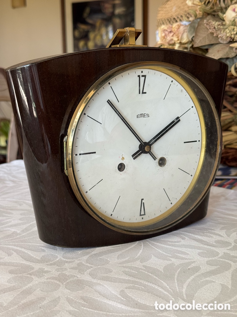 Vintage: Reloj de sobremesa EMES de cuerda con llave, vintage