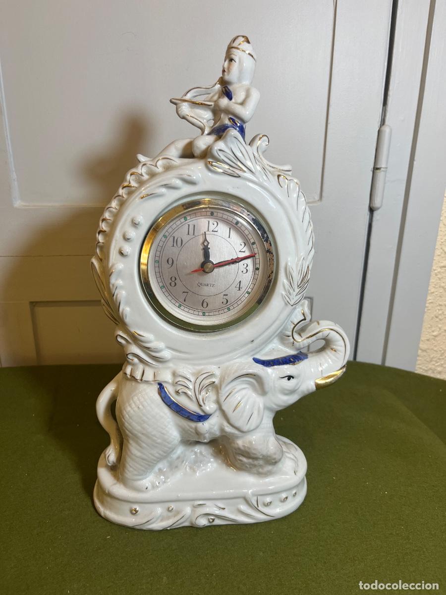 Vintage: Reloj de sobremesa de porcelana con elefante y m&uacute;sico oriental &ndash; Figura decorativa Quartz vintage a&ntilde;