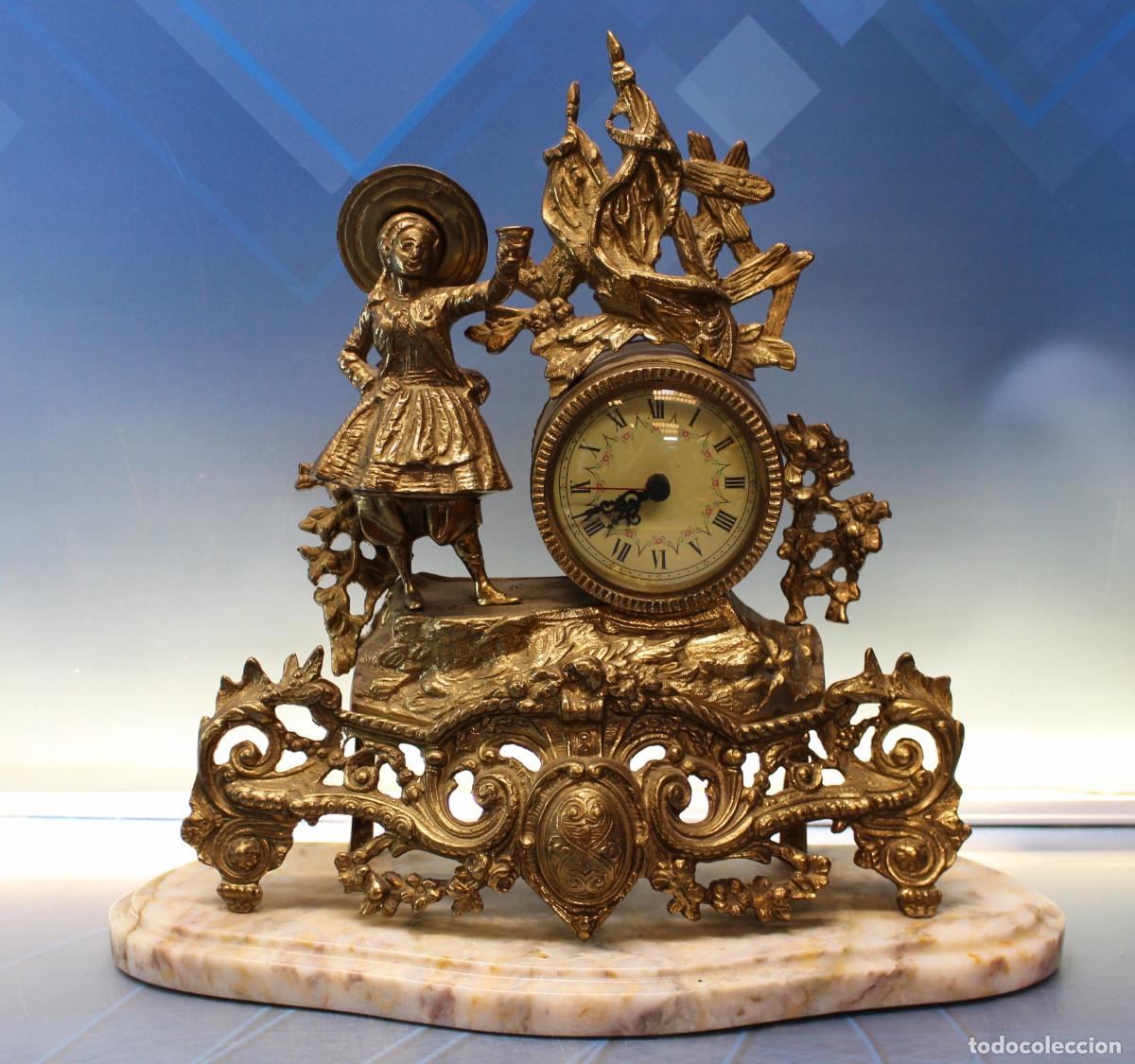 Vintage: Reloj de sobremesa de bronce con base de m&aacute;rmol.